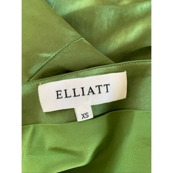 Elliatt Cassini Satin One Shoulder Ruched Midi Dress in Fern Green Size XS - Picture 10 of 12